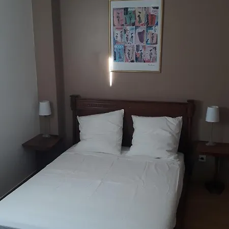Holiday home Maison Pour 5 Personnes Centre Creon